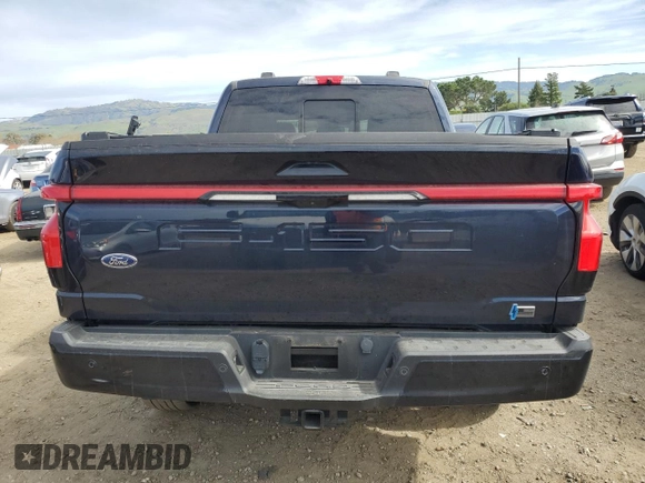 2022 Ford F-150 Lightning Pro z VIN 1FTVW1EL9NWG10318, wystawiony jako Copart lot #47857805 z przebiegiem 33 470 mil mil oraz Szkoda całkowita • Salvage title. Historia ofert i sprzedaży dostępna na DreamBid. Obrazek 6.