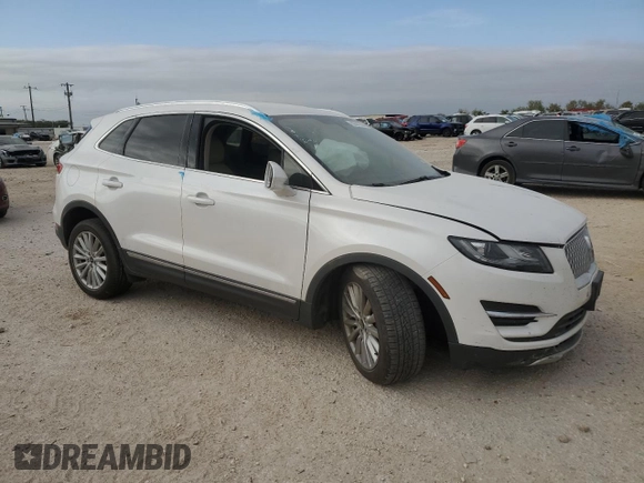 2019 Lincoln MKC Standard with VIN 5LMCJ1D95KUL45392, listed as a Copart auction lot 82561394 with 104,748 mi miles and Salvage Title. Bid and sale history available at DreamBid. Image 4.