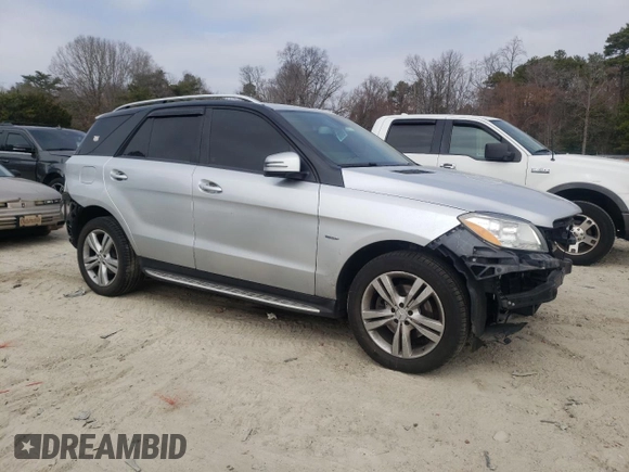 2012 Mercedes-Benz M 350 z VIN 4JGDA5HB1CA077407, wystawiony jako Copart lot #48369095 z przebiegiem 152 620 mil mil oraz Szkoda całkowita • Salvage title. Historia ofert i sprzedaży dostępna na DreamBid. Obrazek 4.