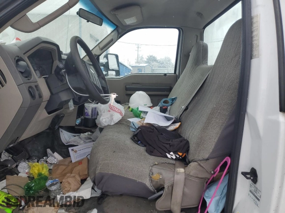2008 Ford F-350 XL with VIN 1FDSF34518ED31999, listed as a Copart auction lot 43069015 with 274,981 mi miles and Salvage Title. Bid and sale history available at DreamBid. Image 7.