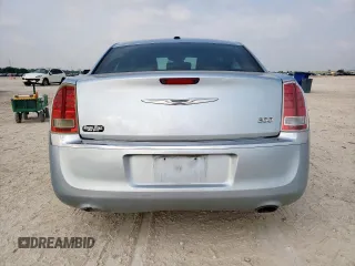 2013 Chrysler 300 z VIN 2C3CCAAG0DH723049, wystawiony jako Copart lot #56851805 z przebiegiem 126 899 mil mil oraz Szkody całkowita. Historia ofert i sprzedaży dostępna na DreamBid. Obrazek 6.