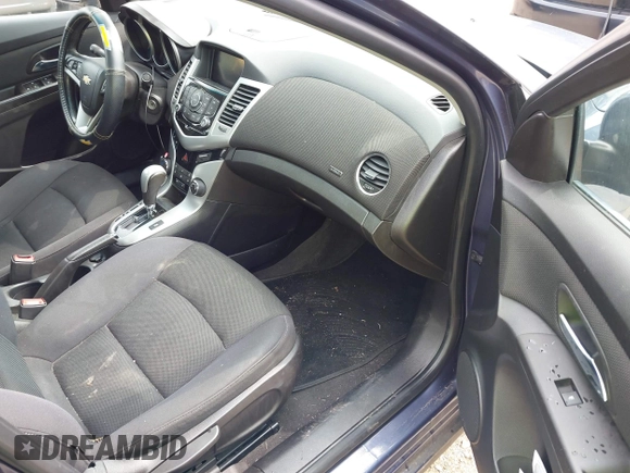 2014 Chevrolet Cruze 1LT с VIN 1G1PC5SB5E7461591, выставлен на аукционе IAAI как лот 42630899 с пробегом 130 467 миль миль и . История ставок и продаж доступна на DreamBid. Изображение 5.