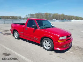 2000 Chevrolet S-10 LS with VIN 1GCCS1449Y8126199, listed as a IAAI auction lot 42052804 with 80,005 mi miles. Bid and sale history available at carsss.com. Image 1.