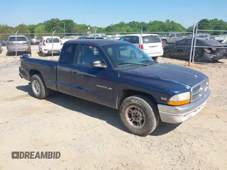 2000 Dodge Dakota with VIN 1B7GL22XXYS572706, listed as a IAAI auction lot 42211764 with 293,858 mi miles and . Bid and sale history available at DreamBid. Image 1.