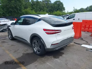 2024 Genesis GV60 z VIN KMUKEDSB0RU021546, wystawiony jako IAAI lot #39977634 z przebiegiem 8107 mil mil oraz . Historia ofert i sprzedaży dostępna na DreamBid. Obrazek 3.