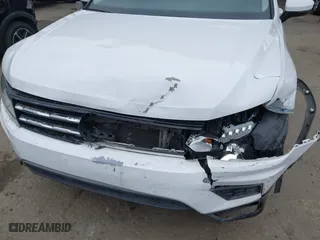 2018 Volkswagen Tiguan SEL with VIN 3VV3B7AX9JM090342, listed as a IAAI auction lot 41895823 with 98,400 mi miles. Bid and sale history available at carsss.com. Image 17.