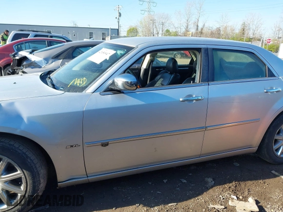 2010 Chrysler 300 C Hemi with VIN 2C3CA6CT4AH114698, listed as a IAAI auction lot 42050947 with 130,269 mi miles and . Bid and sale history available at carsss.com. Image 15.