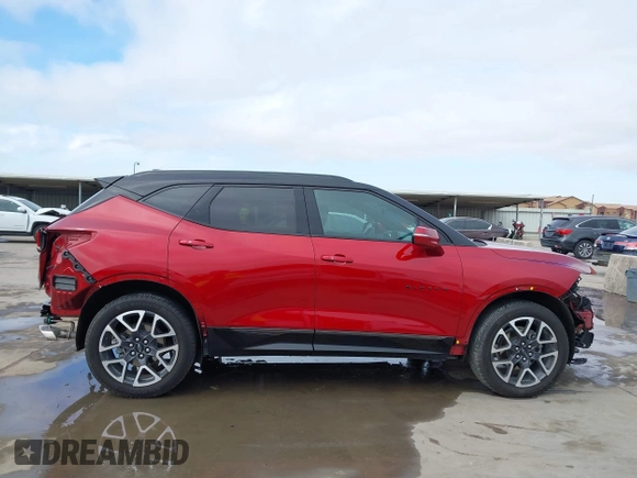 2024 Chevrolet Blazer RS z VIN 3GNKBERS5RS184241, wystawiony jako IAAI lot #41408120 z przebiegiem 11 857 mil mil oraz . Historia ofert i sprzedaży dostępna na DreamBid. Obrazek 14.