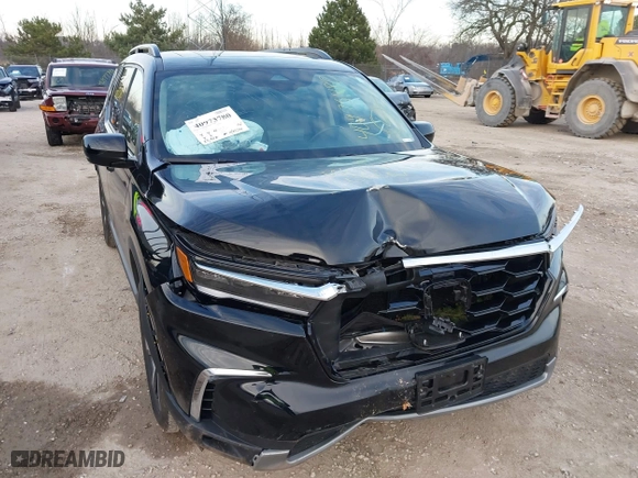 2024 Honda Pilot Touring with VIN 5FNYG1H72RB007519, listed as a IAAI auction lot 40973780 with 24,908 mi miles. Bid and sale history available at carsss.com. Image 6.