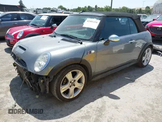 2005 MINI Convertible S z VIN WMWRH33585TF85313, wystawiony jako IAAI lot #42401456 z przebiegiem 126 586 mil mil oraz . Historia ofert i sprzedaży dostępna na DreamBid. Obrazek 2.