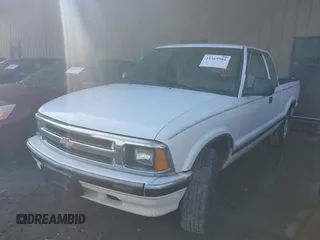 1996 Chevrolet S-10 LS with VIN 1GCDT19W9TK207551, listed as a IAAI auction lot 41369981 with 180,189 mi miles and . Bid and sale history available at DreamBid. Image 2.