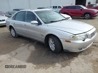 2005 Volvo S80 with VIN YV1TS592351393741, listed as a IAAI auction lot 41463037 with 1 mi miles. Bid and sale history available at carsss.com. Image 1.