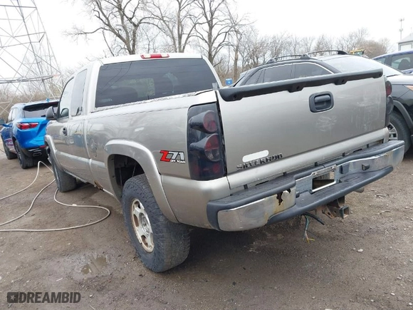 2003 Chevrolet Silverado 1500 LT with VIN 1GCEK19T33E268065, listed as a IAAI auction lot 41838254 with 247,179 mi miles. Bid and sale history available at carsss.com. Image 3.