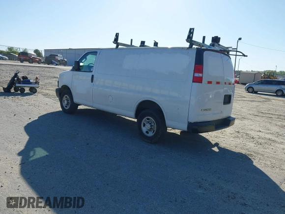 2021 Chevrolet Express Cargo with VIN 1GCWGAFP0M1262410, listed as a IAAI auction lot 42007712 with 61,620 mi miles and . Bid and sale history available at DreamBid. Image 3.