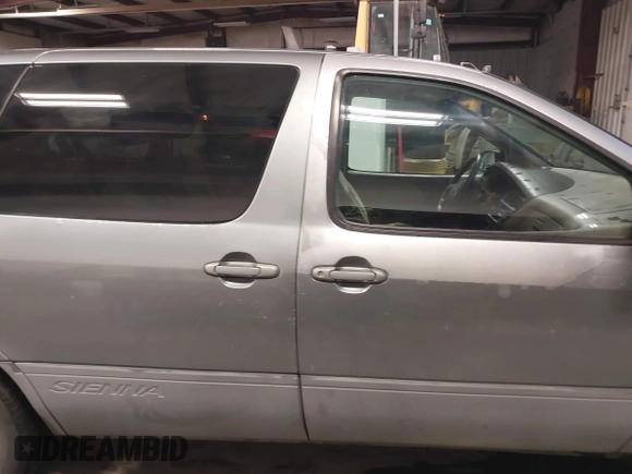 1999 Toyota Sienna CE with VIN 4T3GF19C5XU139787, listed as a IAAI auction lot 41167781 with 217,715 mi miles. Bid and sale history available at carsss.com. Image 13.