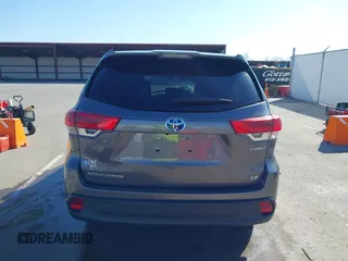 2019 Toyota Highlander Hybrid LE z VIN 5TDBGRFH3KS076303, wystawiony jako IAAI lot #41770576 z przebiegiem 15 591 mil mil oraz . Historia ofert i sprzedaży dostępna na DreamBid. Obrazek 17.