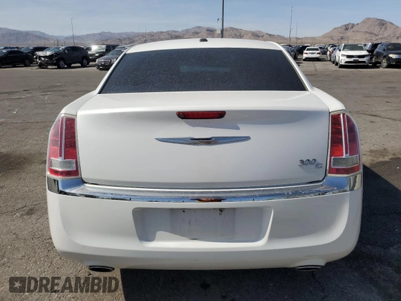 2012 Chrysler 300 C z VIN 2C3CCAET6CH195930, wystawiony jako Copart lot #54779835 z przebiegiem 103 022 mil mil oraz Szkoda całkowita • Salvage title. Historia ofert i sprzedaży dostępna na DreamBid. Obrazek 6.
