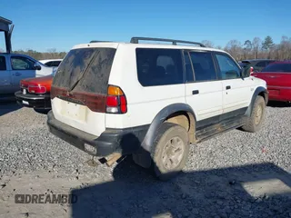 2001 Mitsubishi Montero Sport XLS with VIN JA4LS31H01P015159, listed as a IAAI auction lot 41695828 with 195,233 mi miles. Bid and sale history available at carsss.com. Image 4.