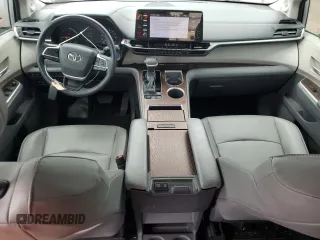 2021 Toyota Sienna XLE z VIN 5TDJRKEC4MS003091, wystawiony jako Copart lot #51657445 z przebiegiem 56 092 mil mil oraz Szkoda całkowita • Salvage title. Historia ofert i sprzedaży dostępna na DreamBid. Obrazek 8.