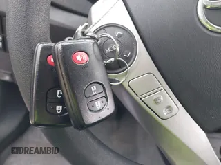 2015 Toyota Prius Four z VIN JTDKN3DU7F1942591, wystawiony jako IAAI lot #41439295 z przebiegiem 86 406 mil mil oraz . Historia ofert i sprzedaży dostępna na DreamBid. Obrazek 11.