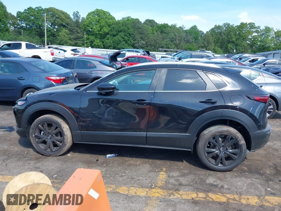 2025 Mazda CX-30 S Select Sport z VIN 3MVDMBBM3SM784464, wystawiony jako IAAI lot #42085045 z przebiegiem 1 953 mil mil oraz . Historia ofert i sprzedaży dostępna na DreamBid. Obrazek 14.