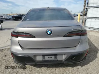 2024 BMW i7 eDrive50 z VIN WBY43EJ06RCP00894, wystawiony jako Copart lot #78689954 z przebiegiem Nie podano mil oraz Szkody całkowita. Historia ofert i sprzedaży dostępna na DreamBid. Obrazek 6.