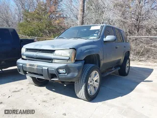 2004 Chevrolet TrailBlazer LS with VIN 1GNDT13S542140462, listed as a IAAI auction lot 41373253 with 176,174 mi miles. Bid and sale history available at carsss.com. Image 2.