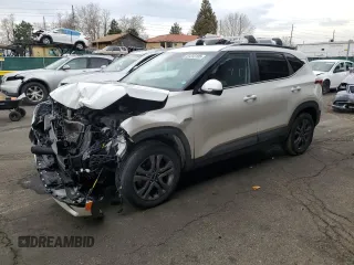 2023 Kia Seltos S z VIN KNDEUCAAXP7401608, wystawiony jako Copart lot #51312105 z przebiegiem 31 249 mil mil oraz Szkoda całkowita • Salvage title. Historia ofert i sprzedaży dostępna na DreamBid. Obrazek 1.