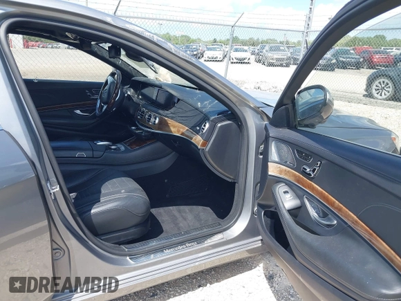 2015 Mercedes-Benz S 550 z VIN WDDUG8FB3FA142954, wystawiony jako IAAI lot #39795621 z przebiegiem 111 415 mil mil oraz . Historia ofert i sprzedaży dostępna na DreamBid. Obrazek 5.