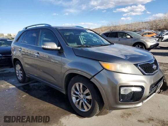 2013 Kia Sorento SX with VIN 5XYKW4A28DG364195, listed as a Copart auction lot 84892314 with 161,439 mi miles and Salvage title. Bid and sale history available at DreamBid. Image 4.