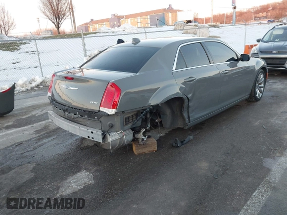 2018 Chrysler 300 Touring z VIN 2C3CCAAG4JH316993, wystawiony jako IAAI lot #41323733 z przebiegiem 59 595 mil mil oraz . Historia ofert i sprzedaży dostępna na DreamBid. Obrazek 4.