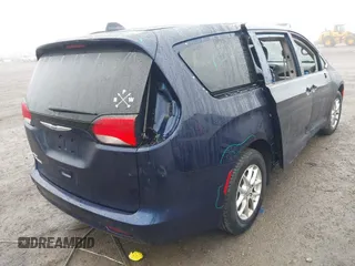 2020 Chrysler Voyager LX z VIN 2C4RC1CG6LR128508, wystawiony jako IAAI lot #41368776 z przebiegiem 60 156 mil mil oraz . Historia ofert i sprzedaży dostępna na DreamBid. Obrazek 4.