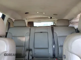 2017 Chevrolet Suburban LT z VIN 1GNSCHKC5HR329037, wystawiony jako Copart lot #52016315 z przebiegiem 215 859 mil mil oraz Szkoda całkowita • Salvage title. Historia ofert i sprzedaży dostępna na DreamBid. Obrazek 10.