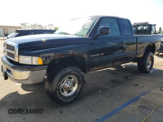 2001 Dodge 2500 z VIN 1B7KF23W71J542954, wystawiony jako Copart lot #55684025 z przebiegiem 172 811 mil mil oraz Szkody całkowita. Historia ofert i sprzedaży dostępna na DreamBid. Obrazek 1.