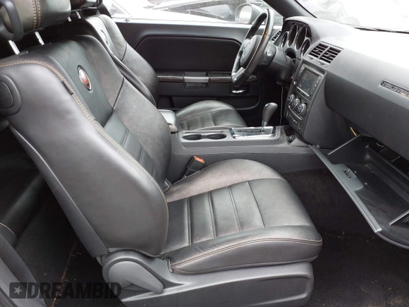 2014 Dodge Challenger R/T z VIN 2C3CDYBT7EH293104, wystawiony jako IAAI lot #41452435 z przebiegiem 49 728 mil mil oraz . Historia ofert i sprzedaży dostępna na DreamBid. Obrazek 5.