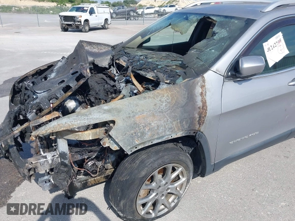 2018 Jeep Cherokee Latitude Plus with VIN 1C4PJLLB1JD615497, listed as a IAAI auction lot 41242298 with 1 mi miles. Bid and sale history available at carsss.com. Image 12.