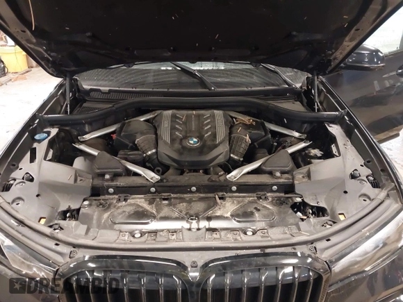 2022 BMW X7 M50i with VIN 5UXCX6C04N9M19672, listed as a IAAI auction lot 41952181 with 1 mi miles. Bid and sale history available at carsss.com. Image 10.