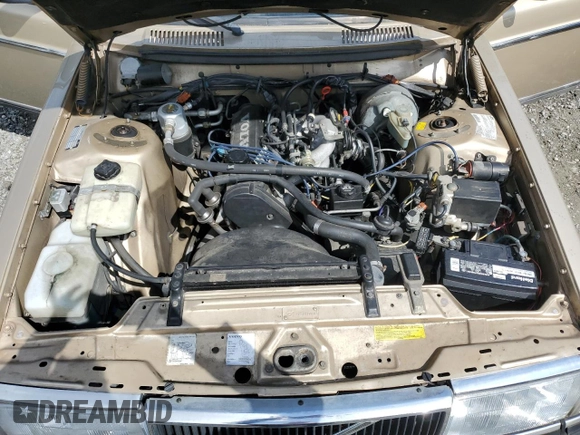 1993 Volvo 240 z VIN YV1AW8311P1956415, wystawiony jako Copart lot #55122855 z przebiegiem 276 658 mil mil oraz Szkoda całkowita • Salvage title. Historia ofert i sprzedaży dostępna na DreamBid. Obrazek 12.