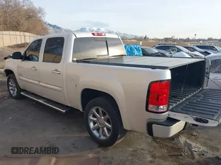 2011 GMC Sierra 1500 Denali z VIN 3GTP2XE20BG152905, wystawiony jako IAAI lot #41079419 z przebiegiem 158 192 mil mil oraz . Historia ofert i sprzedaży dostępna na DreamBid. Obrazek 3.