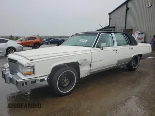 1992 Cadillac Brougham z VIN 1G6DW54E5NR708009, wystawiony jako Copart lot #56849345 z przebiegiem 83 203 mil mil oraz Szkody całkowita. Historia ofert i sprzedaży dostępna na DreamBid. Obrazek 1.