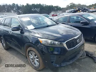2019 Kia Sorento LX z VIN 5XYPGDA35KG435667, wystawiony jako IAAI lot #41797378 z przebiegiem 106 386 mil mil oraz . Historia ofert i sprzedaży dostępna na DreamBid. Obrazek 1.