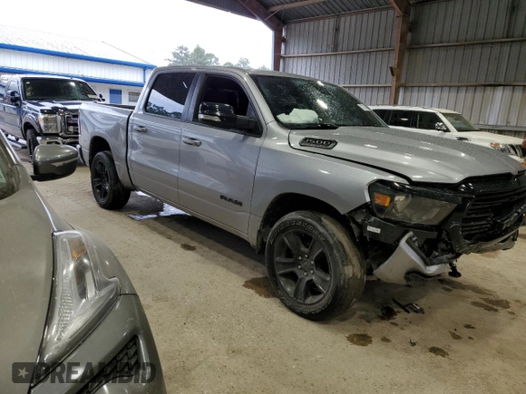 2021 Ram 1500 Big Horn z VIN 1C6RREFT7MN708516, wystawiony jako Copart lot #57719405 z przebiegiem 65 000 mil mil oraz Szkoda całkowita • Salvage title. Historia ofert i sprzedaży dostępna na DreamBid. Obrazek 4.