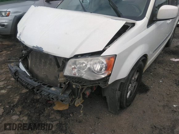 2013 Chrysler Town & Country Touring with VIN 2C4RC1BG7DR526894, listed as a IAAI auction lot 41365168 with 166,003 mi miles. Bid and sale history available at carsss.com. Image 16.