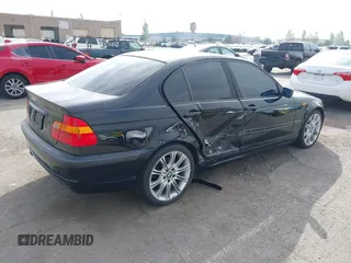 2002 BMW 3 Series 325i z VIN WBAEV33422KL77263, wystawiony jako IAAI lot #42160192 z przebiegiem 240 893 mil mil oraz . Historia ofert i sprzedaży dostępna na DreamBid. Obrazek 4.