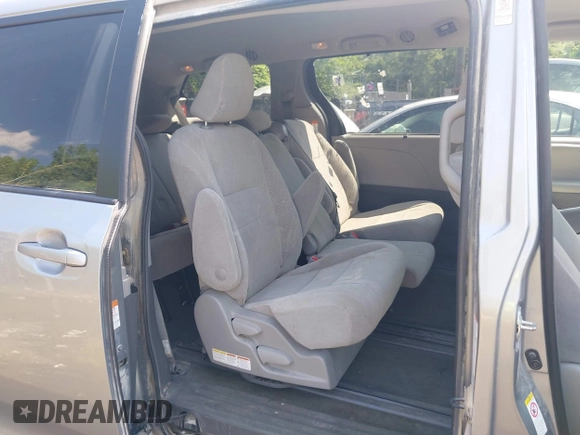 2018 Toyota Sienna LE Auto Access Seat with VIN 5TDKZ3DC9JS904884, listed as a IAAI auction lot 42132992 with 157,974 mi miles and . Bid and sale history available at DreamBid. Image 8.