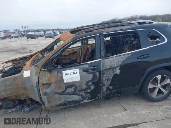2019 Jeep Cherokee Limited with VIN 1C4PJMDN1KD292438, listed as a IAAI auction lot 40727364 with 93,678 mi miles. Bid and sale history available at carsss.com. Image 6.