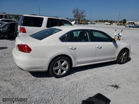 2014 Volkswagen Passat SE with VIN 1VWBP7A36EC002280, listed as a Copart auction lot 45339645 with 176,445 mi miles and Salvage Title. Bid and sale history available at carsss.com. Image 3.
