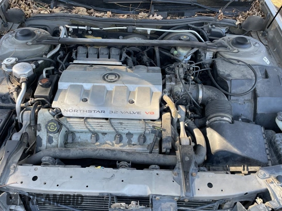 1999 Cadillac DeVille DHS z VIN 1G6KE54Y9XU783302, wystawiony jako Copart lot #42375455 z przebiegiem Nie podano mil oraz Czysty tytuł • Clean title. Historia ofert i sprzedaży dostępna na DreamBid. Obrazek 7.