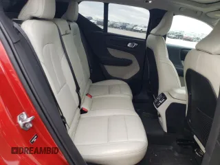 2019 Volvo XC40 Momentum z VIN YV4162UK4K2106806, wystawiony jako Copart lot #53316535 z przebiegiem 99 264 mil mil oraz Szkoda całkowita • Salvage title. Historia ofert i sprzedaży dostępna na DreamBid. Obrazek 10.
