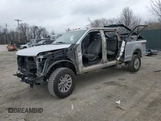 2018 Ford Super Duty F-250 SRW XL with VIN 1FT7W2B69JEC55051, listed as a Copart auction lot 44015115 with 73,111 mi miles and Salvage Title. Bid and sale history available at carsss.com. Image 1.